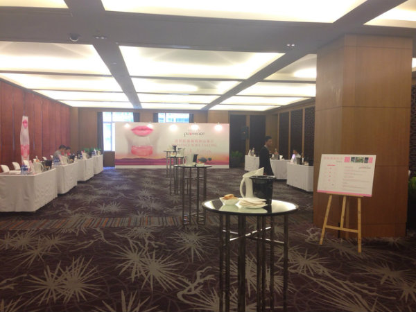 2014年6月13日參加了法國普羅旺斯葡萄酒行業(yè)協(xié)會(huì )北京站推廣酒會(huì )