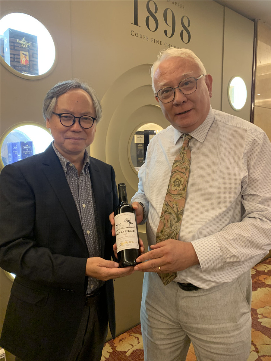 愛(ài)醇參加中央美術(shù)學(xué)院魯曉波院長(cháng)中山瑞鶴清響開(kāi)幕典禮